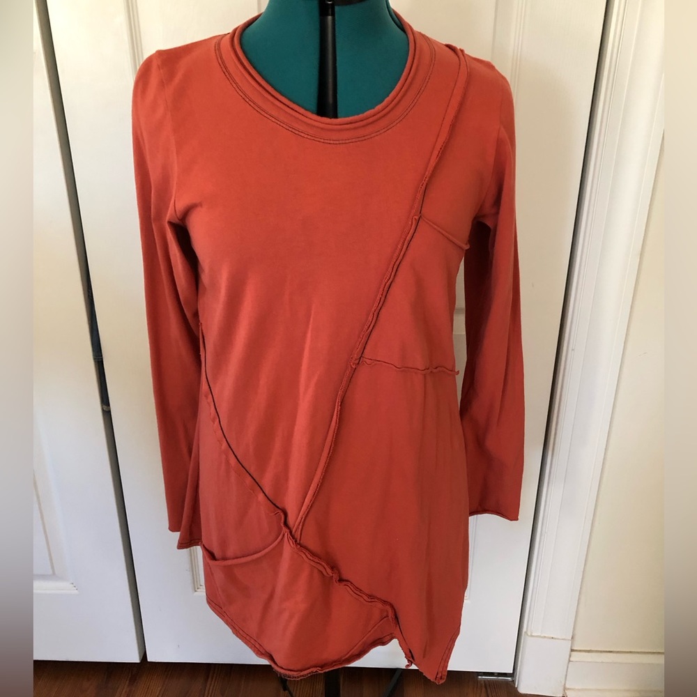 Price Drop❣️Cynthia Ashby❣️Innovative USA Designer. Coral knit Top. Size: XS.